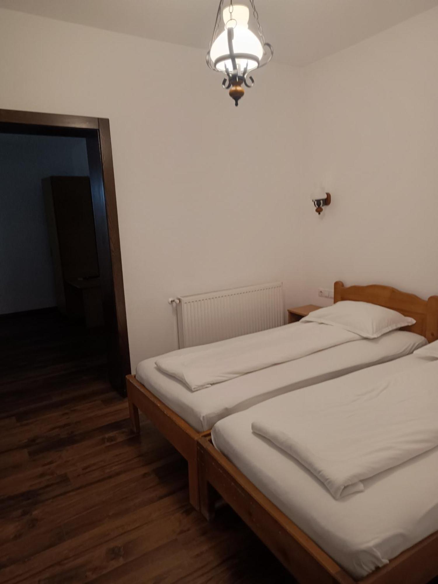 Pensiunea In Poiana Glod  Экстерьер фото